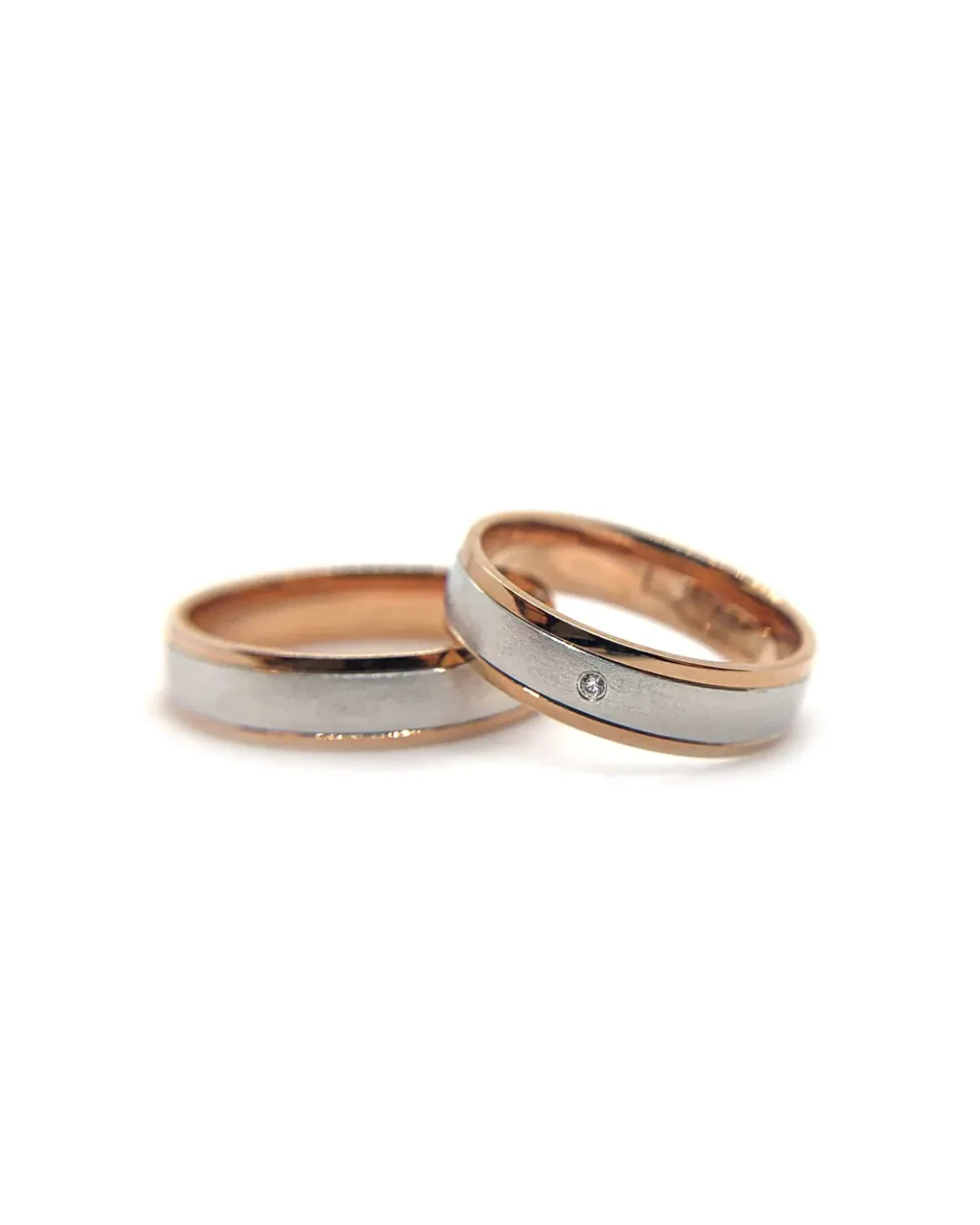Fede matrimoniale bicolore oro bianco, rosso e diamante