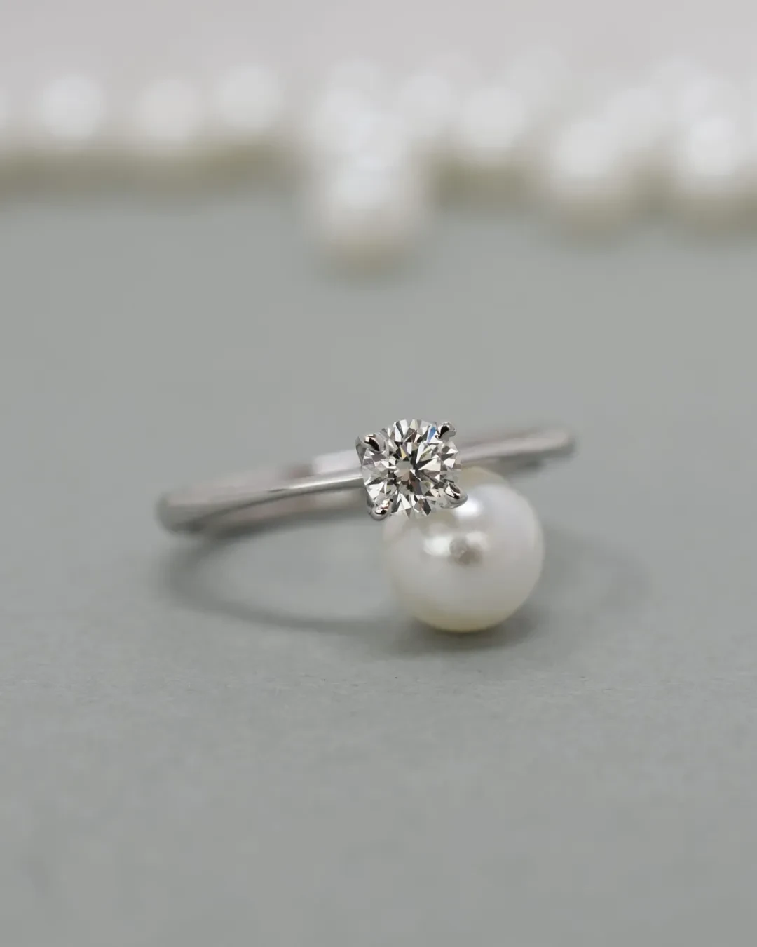 Anello di fidanzamento solitario in oro bianco e brillante VS