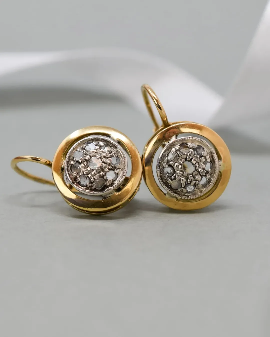 Orecchini stile antico con rose di diamante