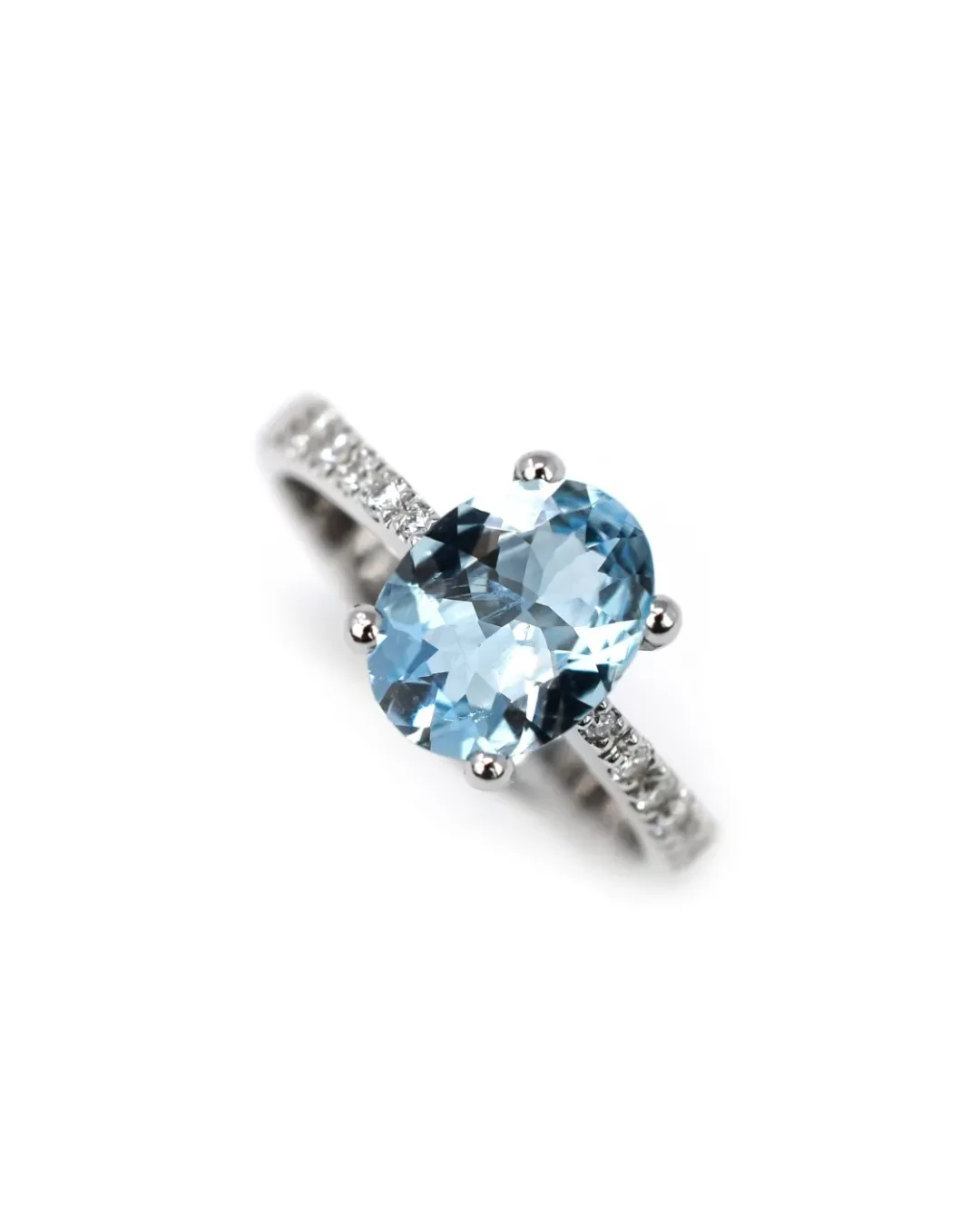 Anello acquamarina naturale e brillanti in oro bianco