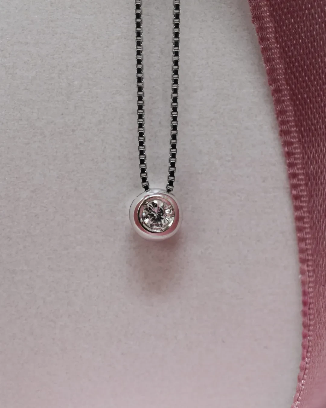 Collana punto luce a cipollina 0,05 ct