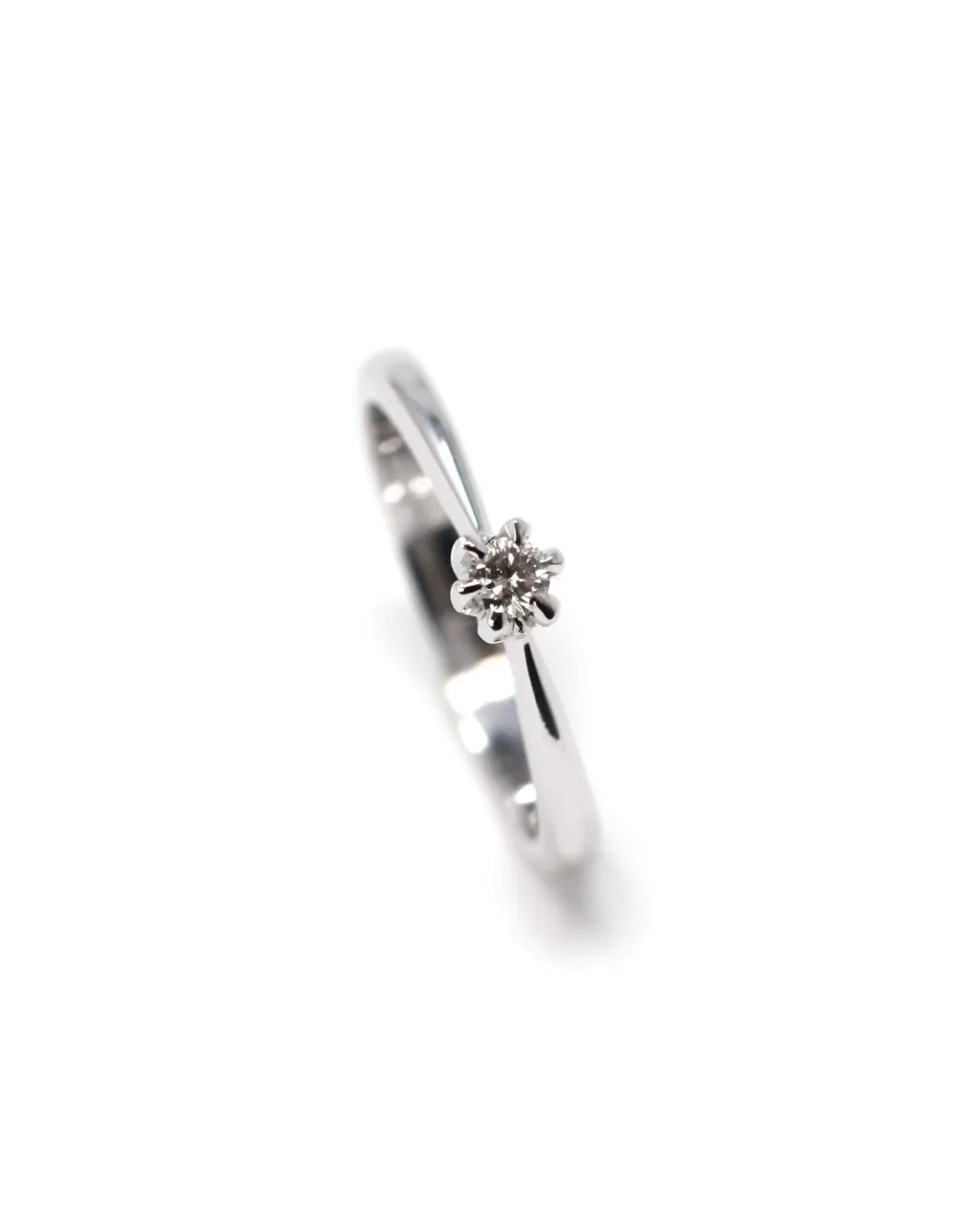 Anello solitario con diamante 0,08 ct