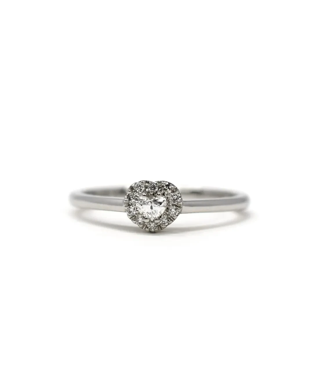 Anello con cuore di brillanti e oro bianco