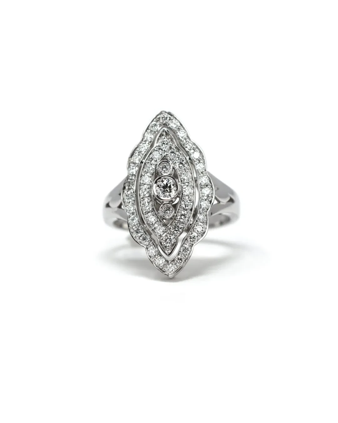 Anello vintage stile liberty con brillanti