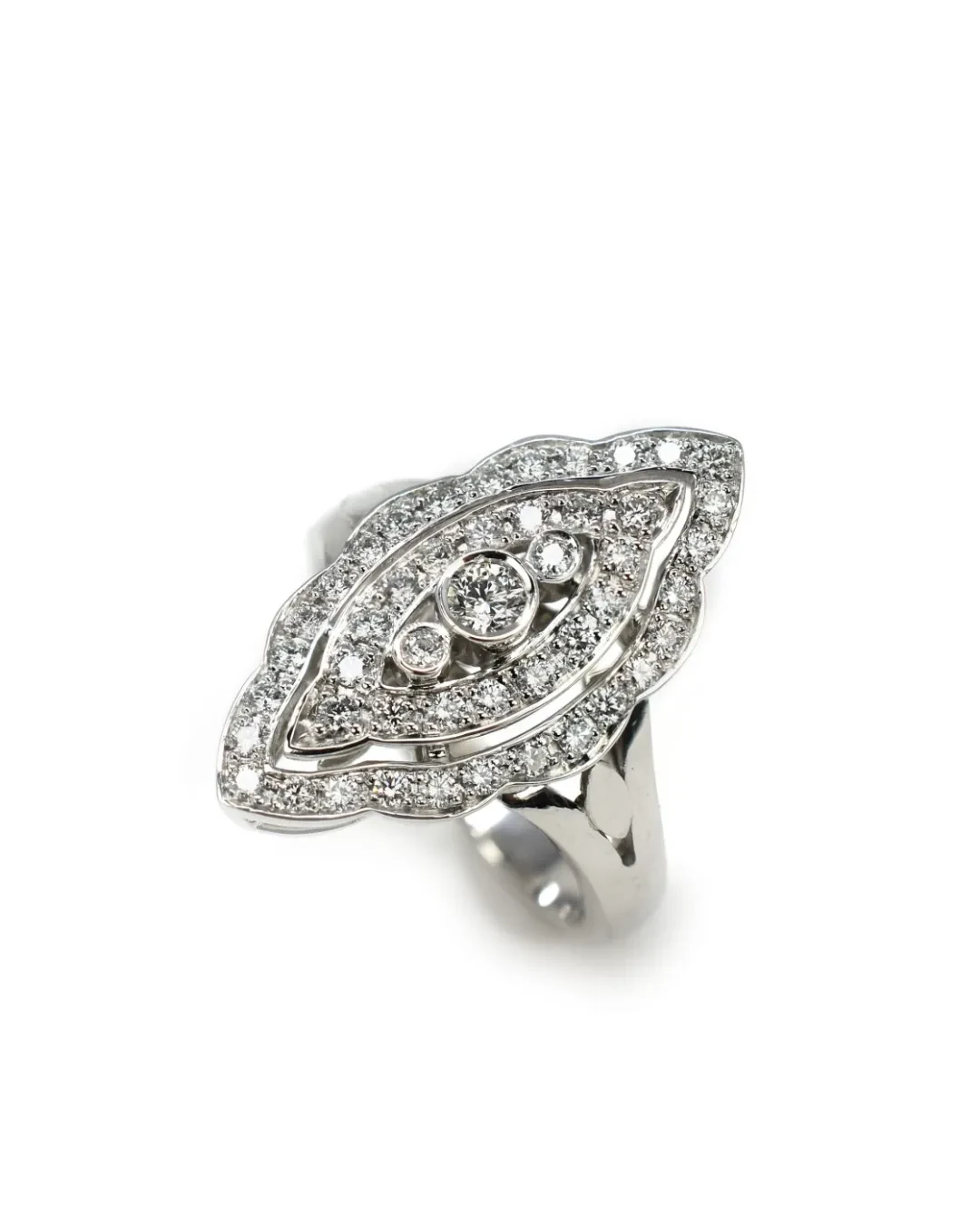 Anello vintage stile liberty con brillanti
