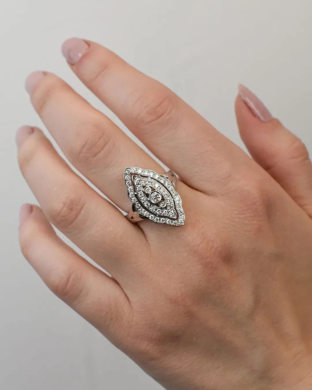 Anello vintage stile liberty con brillanti