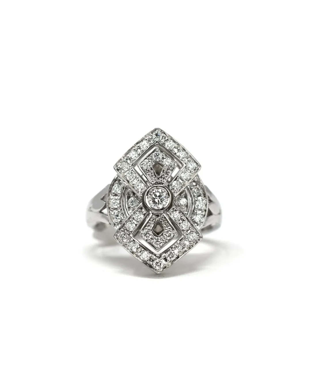 Anello in stile Liberty in oro e brillanti