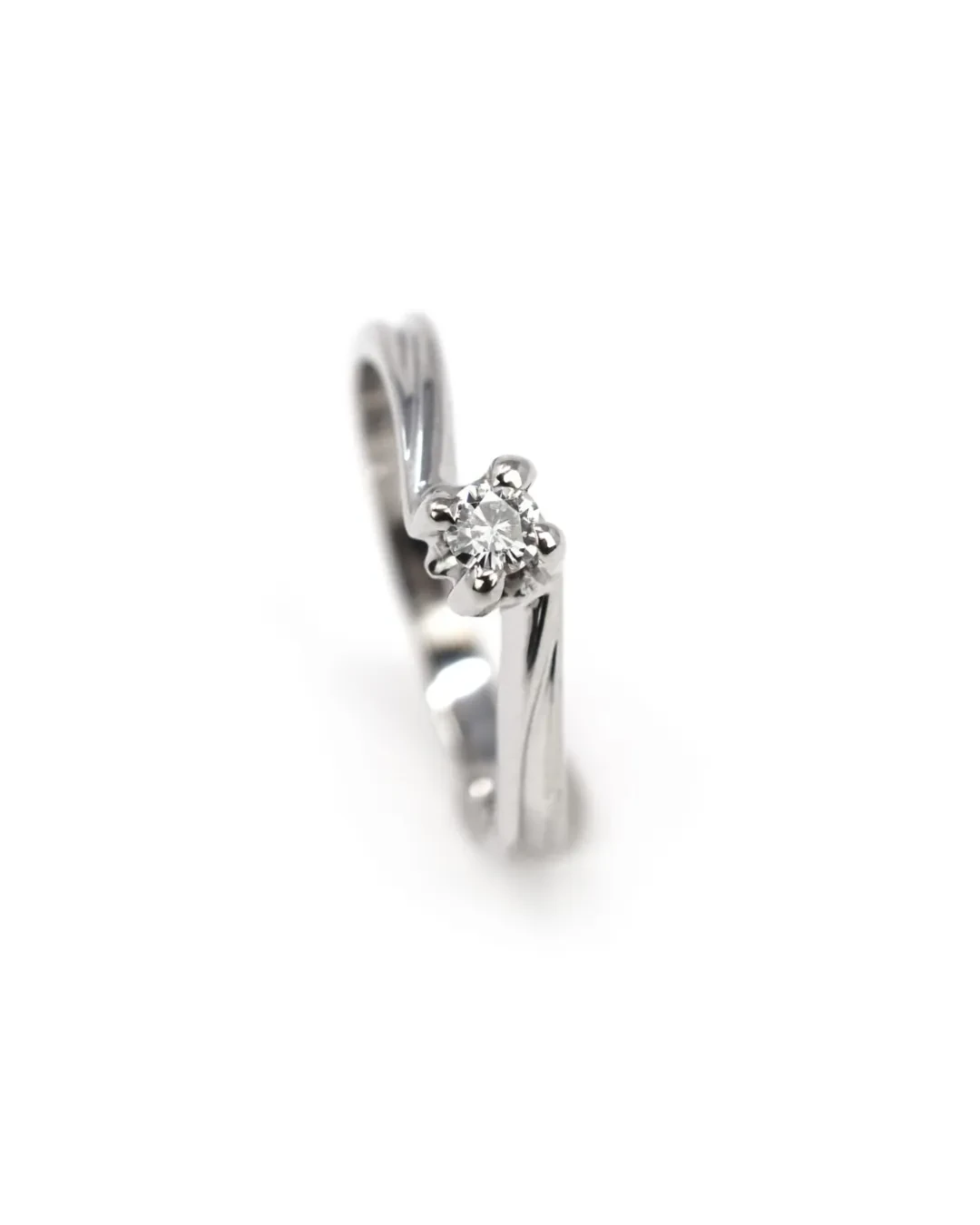 Anello solitario con brillante