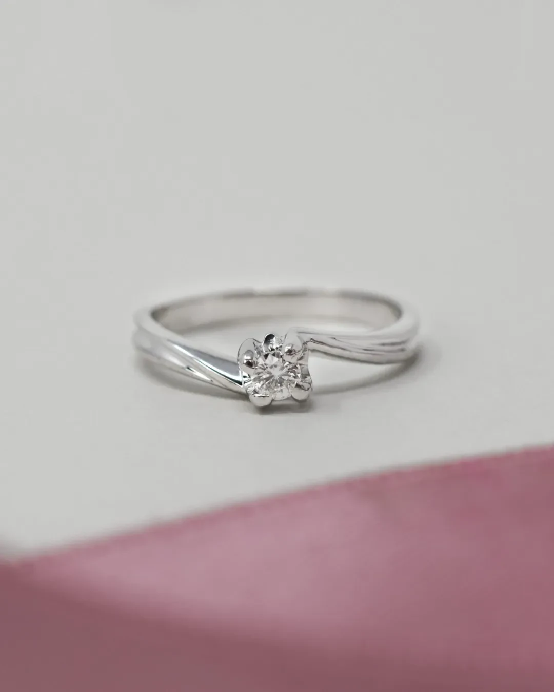 Anello solitario con brillante