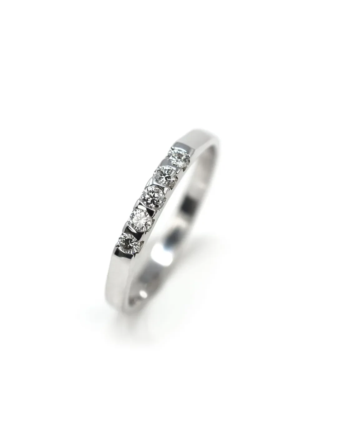Anello veretta con cinque brillanti