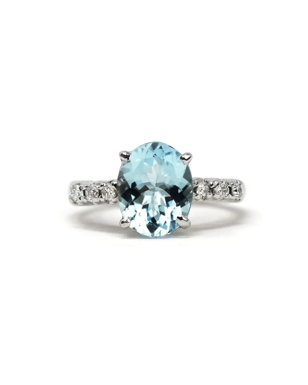 Anello con Acquamarina ovale da 2,12 ct e brillanti
