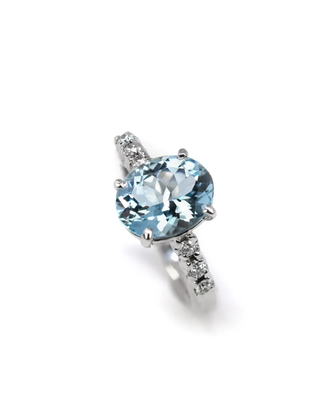 Anello con Acquamarina ovale da 2,12 ct e brillanti