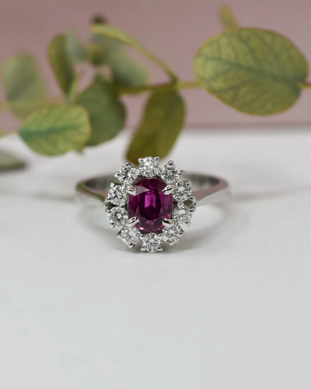 Anello cestino con brillanti e rubino da 1,05 ct