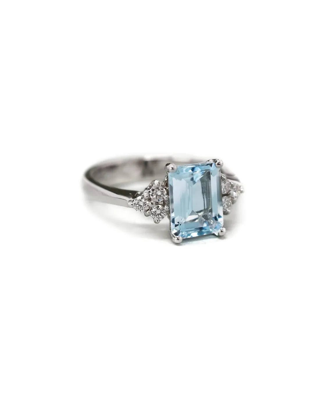 Anello Acquamarina 1,82 ct e brillanti