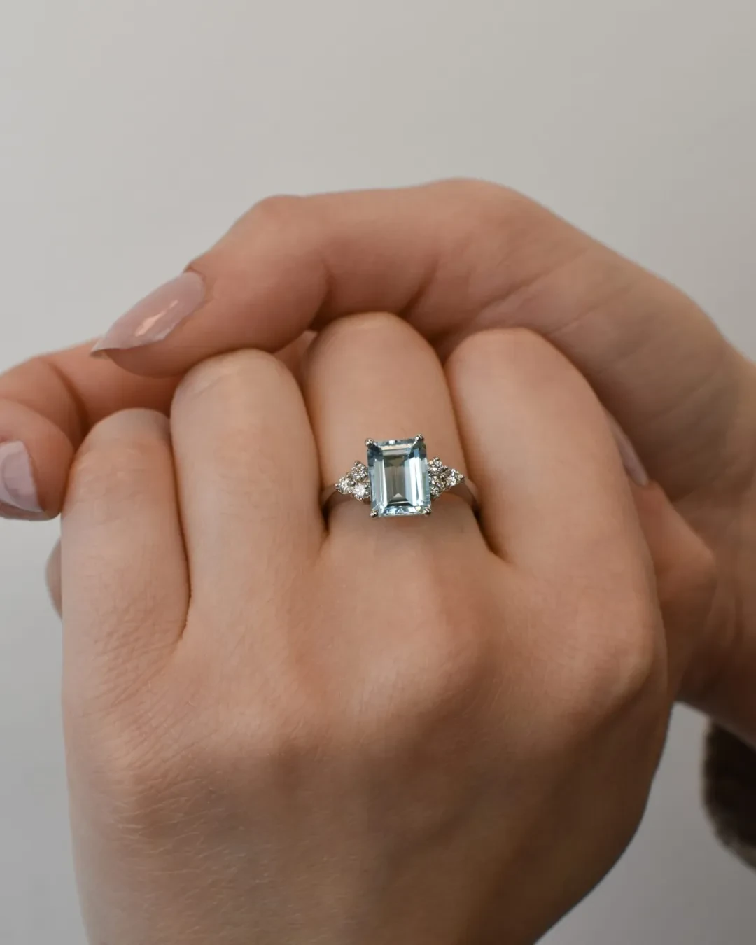 Anello Acquamarina 1,82 ct e brillanti