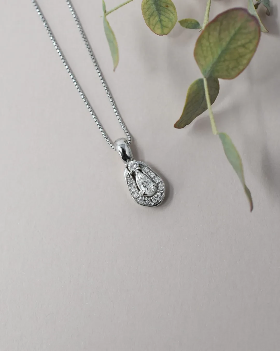 Pendente goccia con brillante 0,24 ct