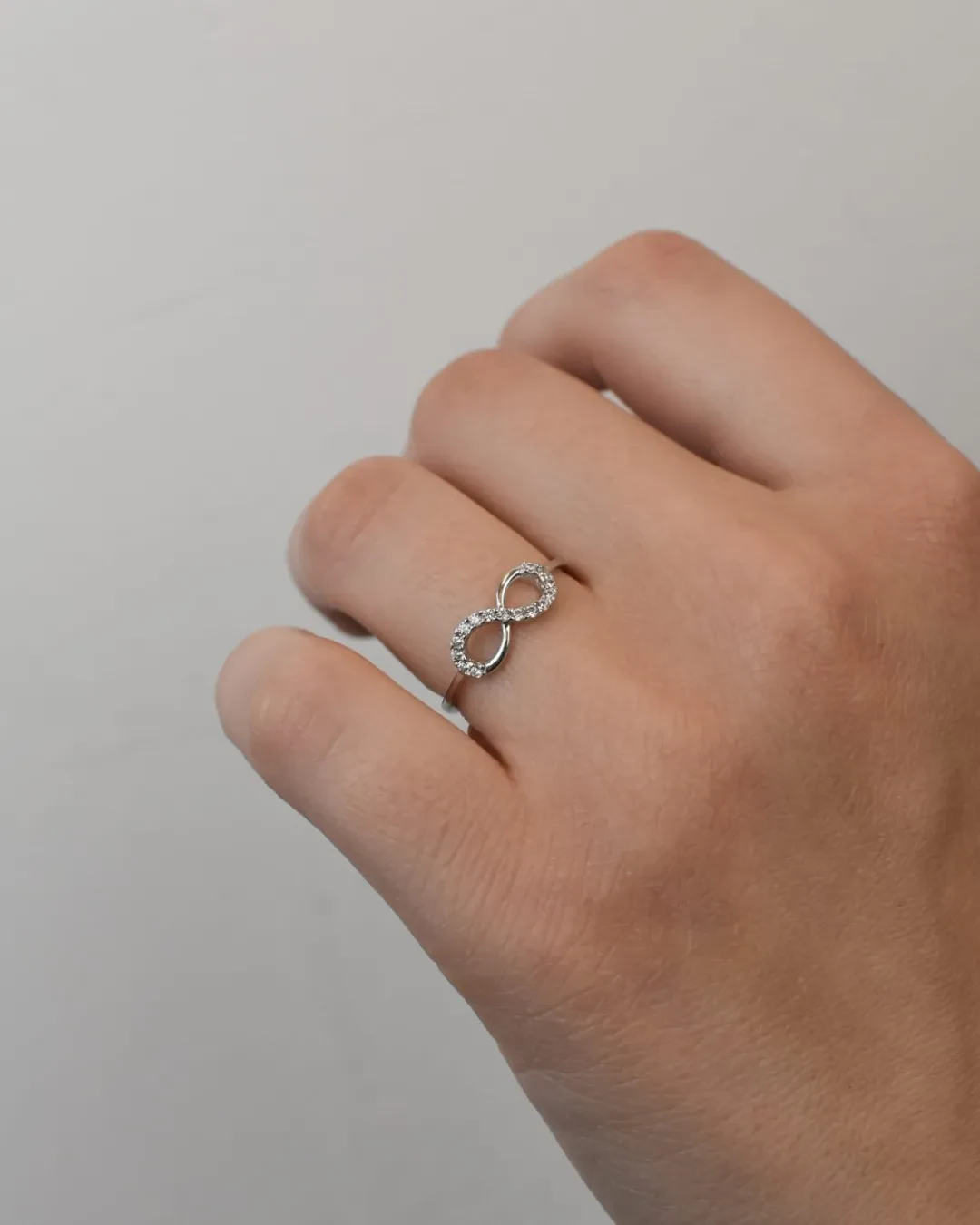 Anello infinito con cubik zirconia