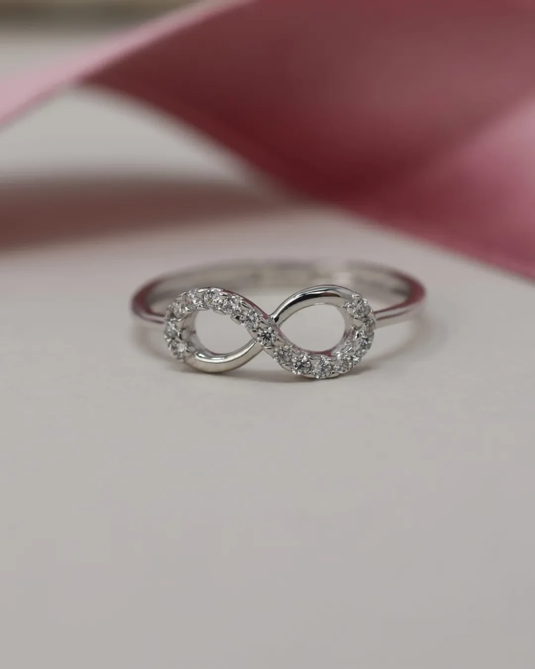 Anello infinito con cubik zirconia