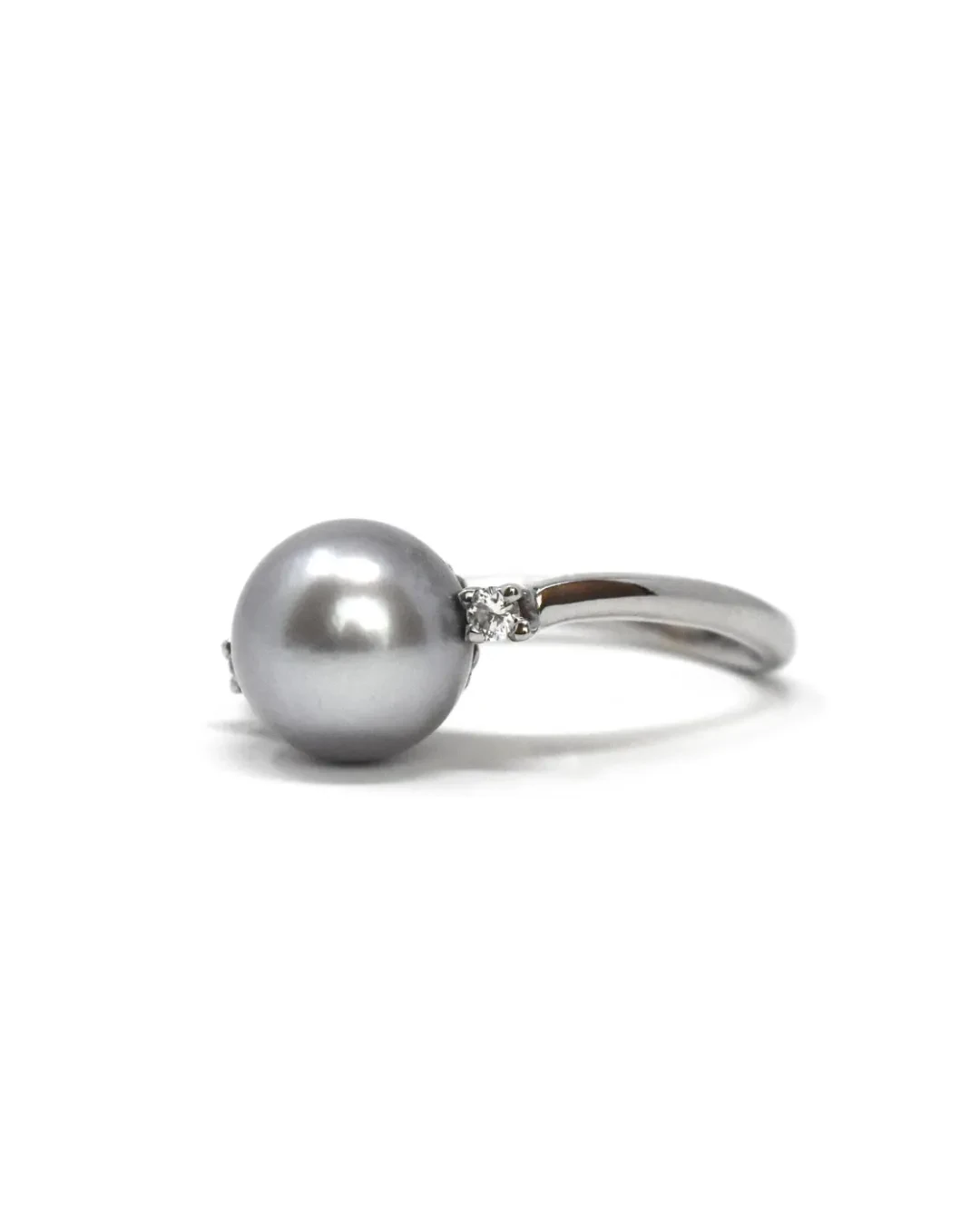 Anello in oro bianco con brillanti e perla grigia Tahiti
