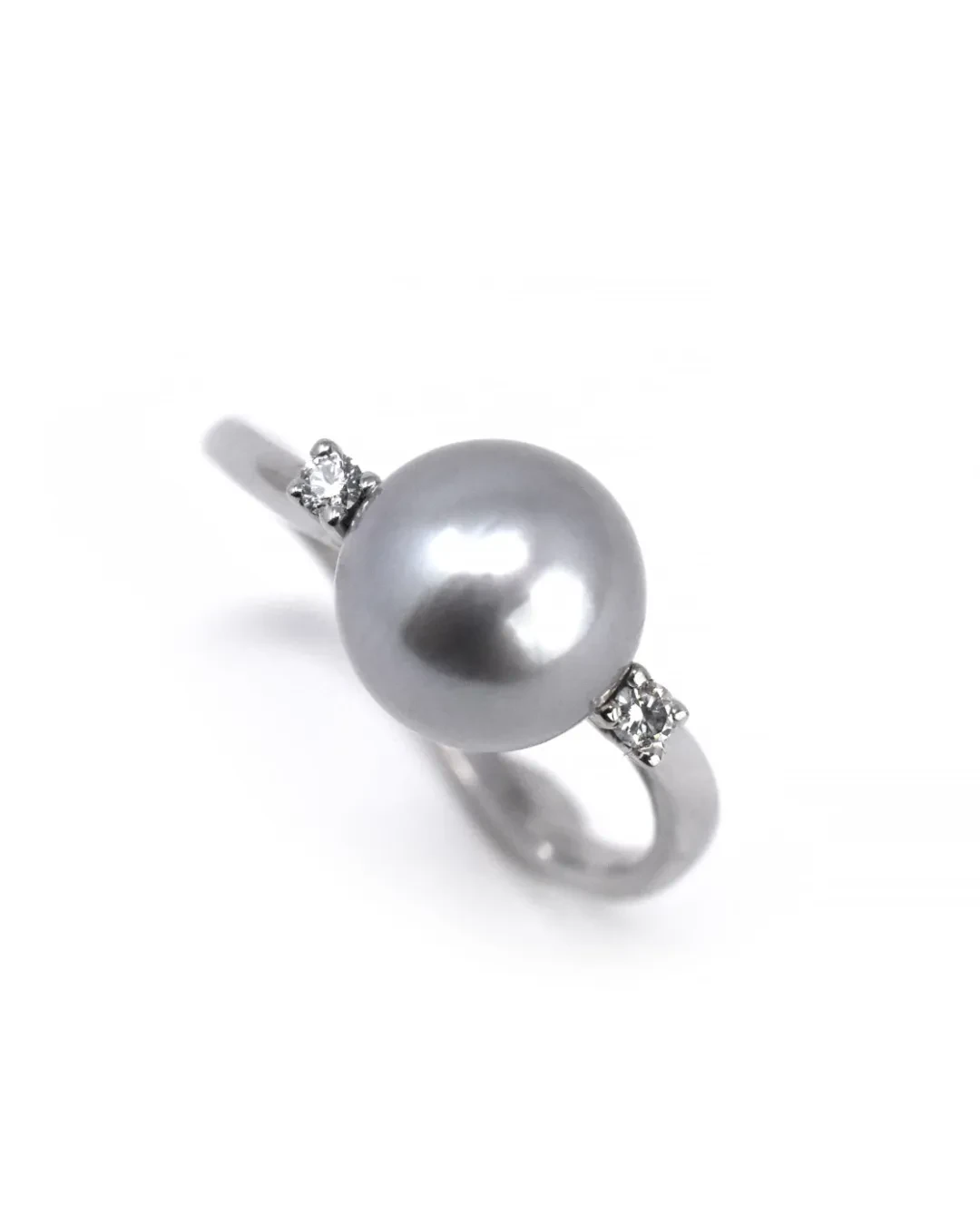 Anello in oro bianco con brillanti e perla grigia Tahiti