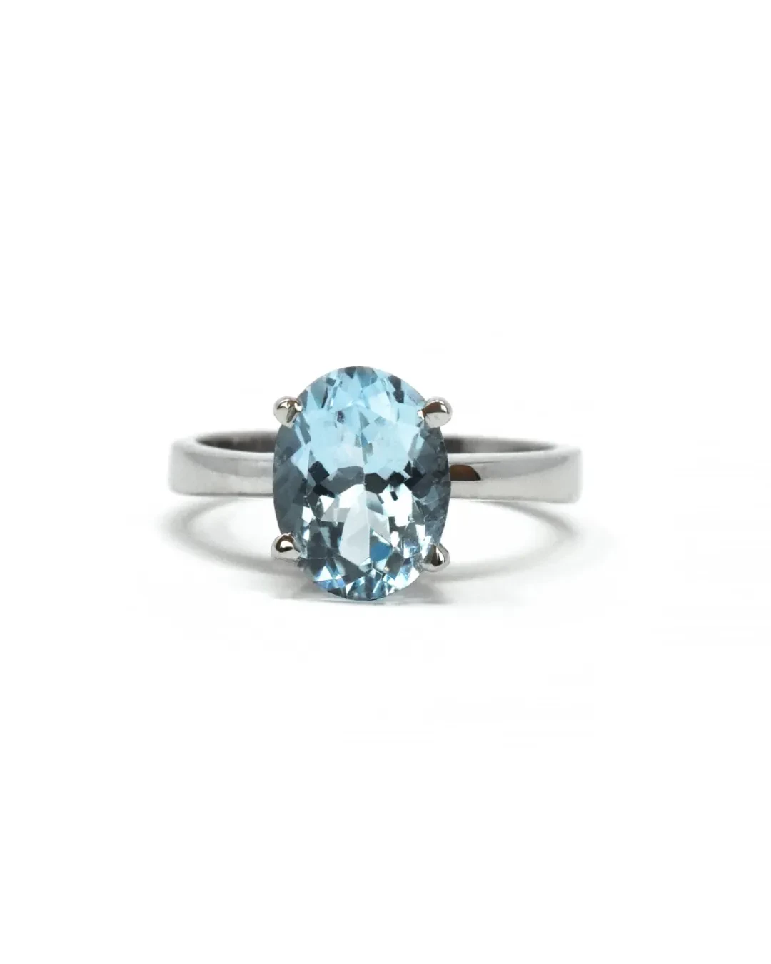 Anello in oro bianco con acquamarina brasiliana