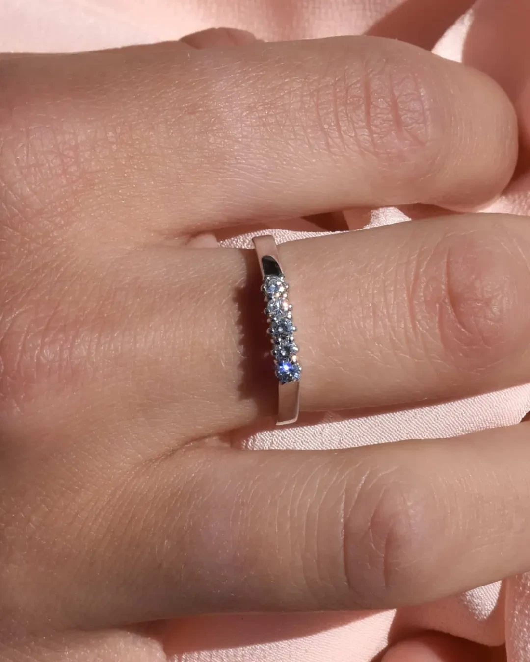 Anello fedina di brillanti da 0,23 ct in oro bianco
