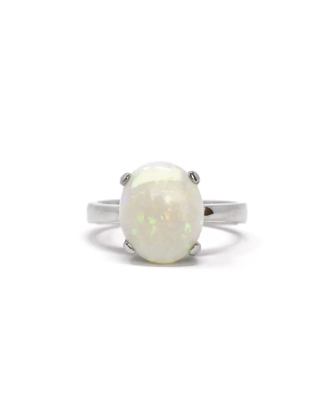 Anello in oro bianco con opale bianco