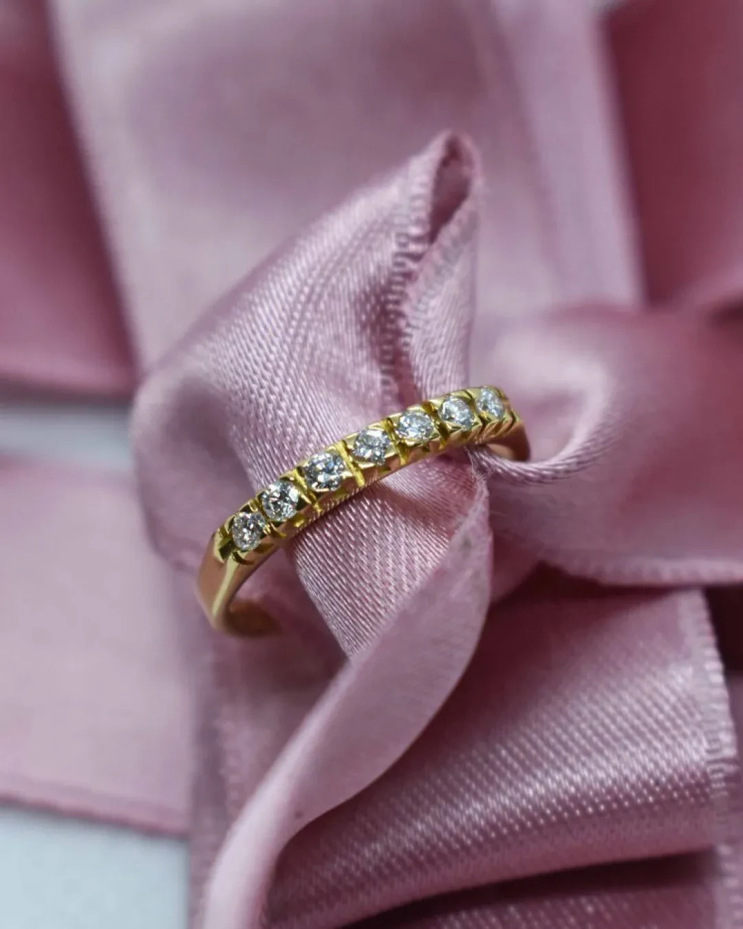 Fedina di brillanti da 0,23 ct montatura in oro giallo
