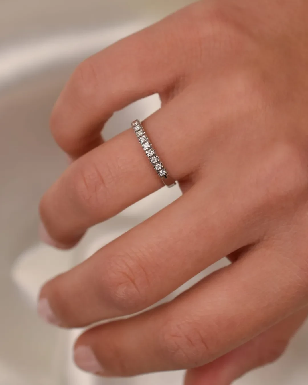 Anello veretta con brillanti