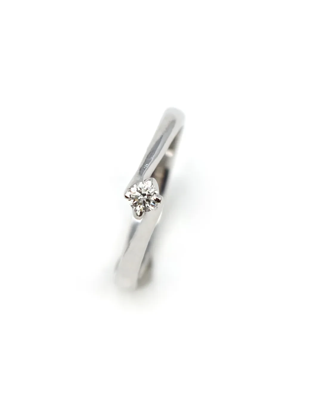 Anello con brillante 0,15 carati