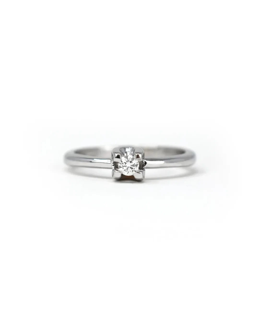 Anello con brillante