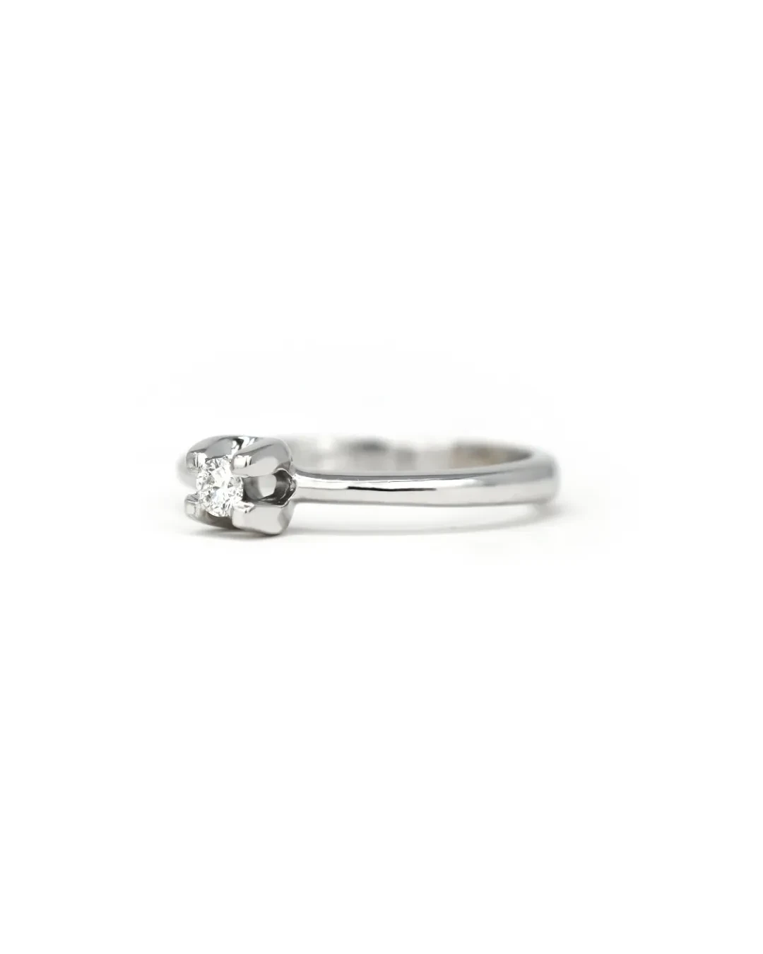 Anello con brillante