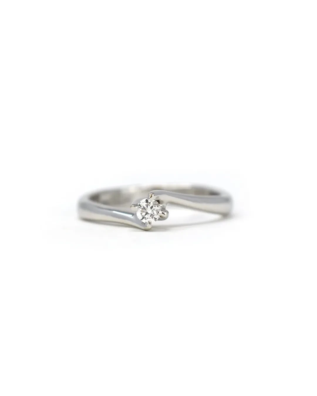 Anello con brillante