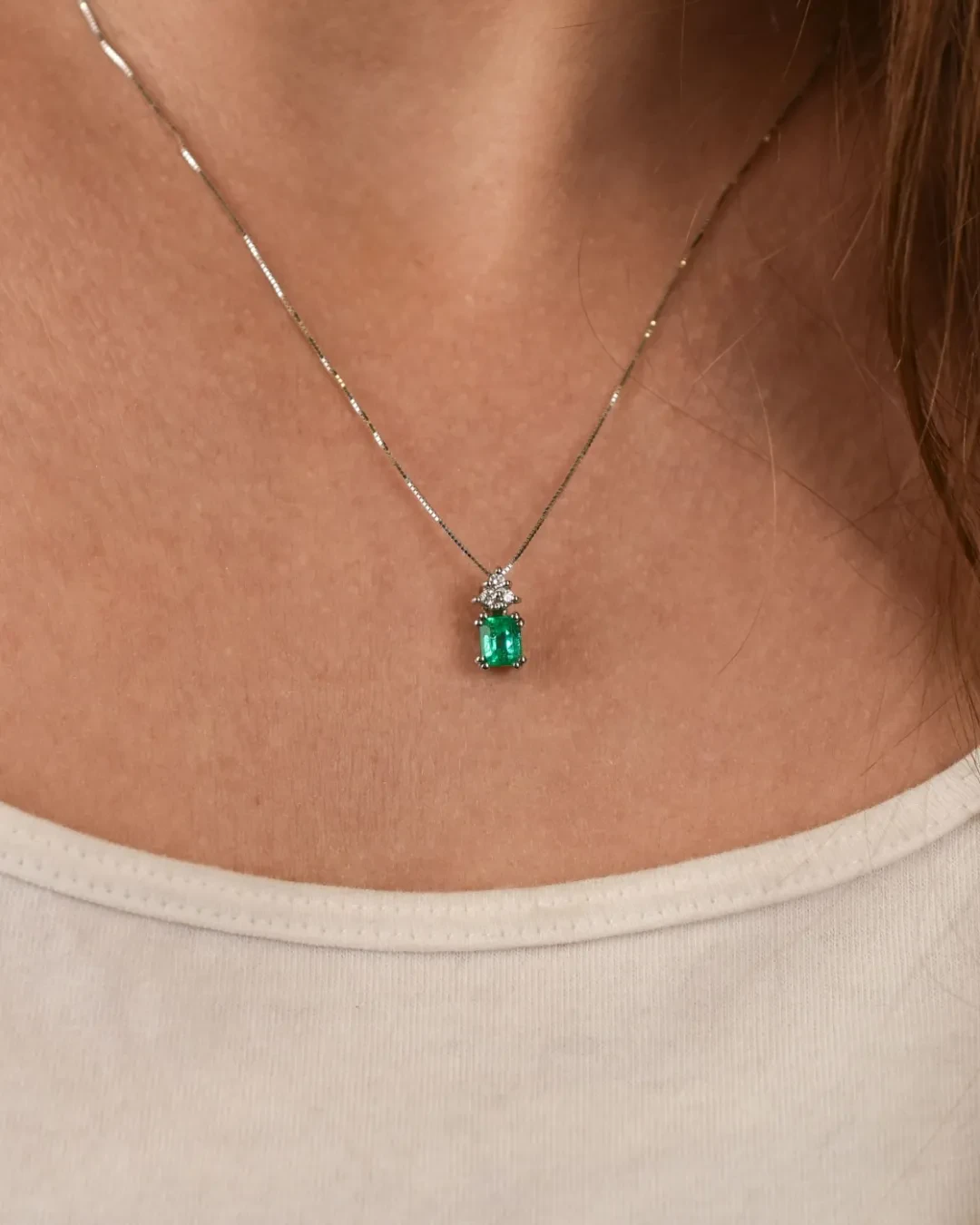 Girocollo con pendente smeraldo e brillanti