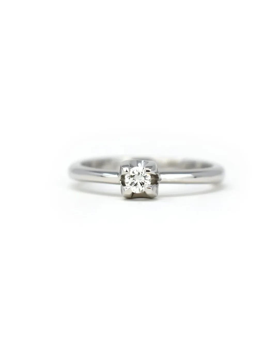 Anello con brillante
