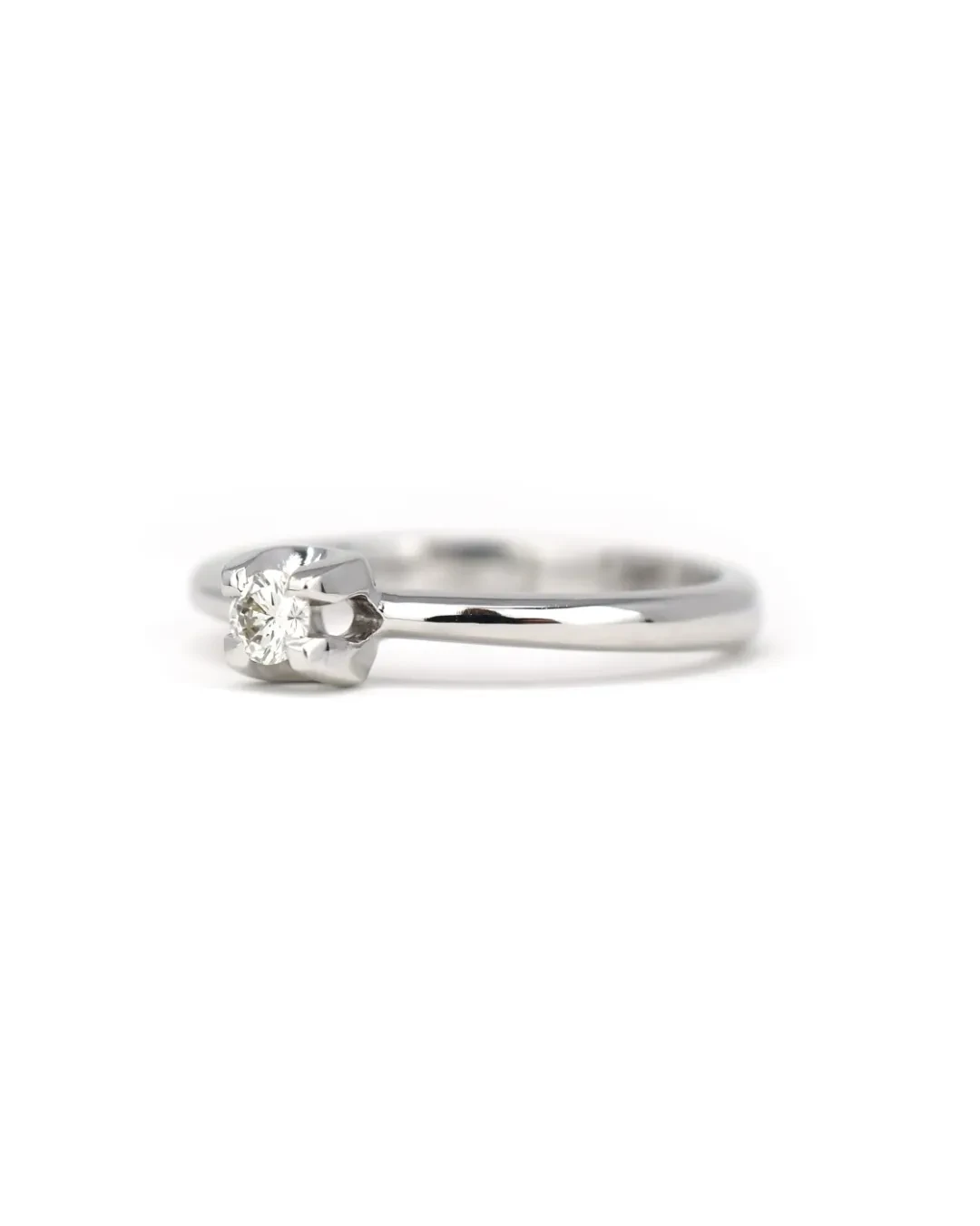 Anello con brillante