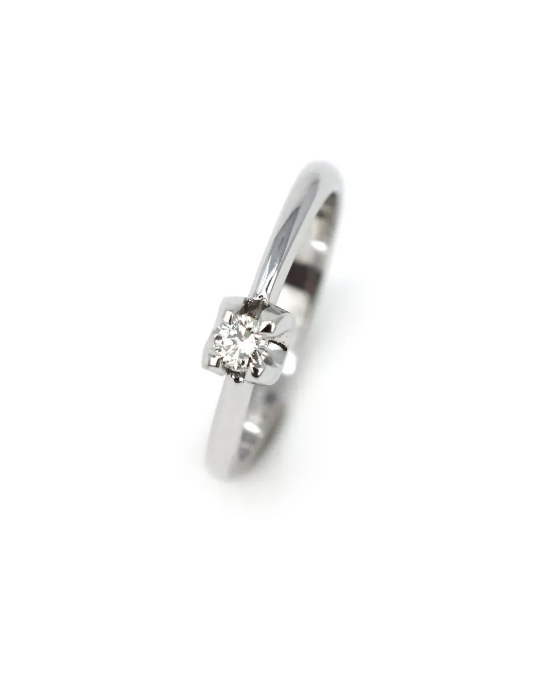 Anello con brillante