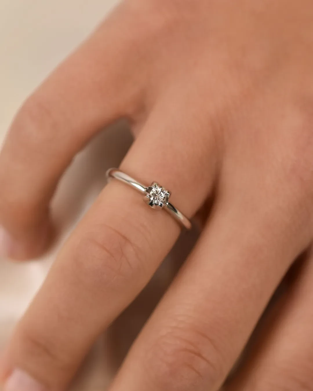 Anello con brillante