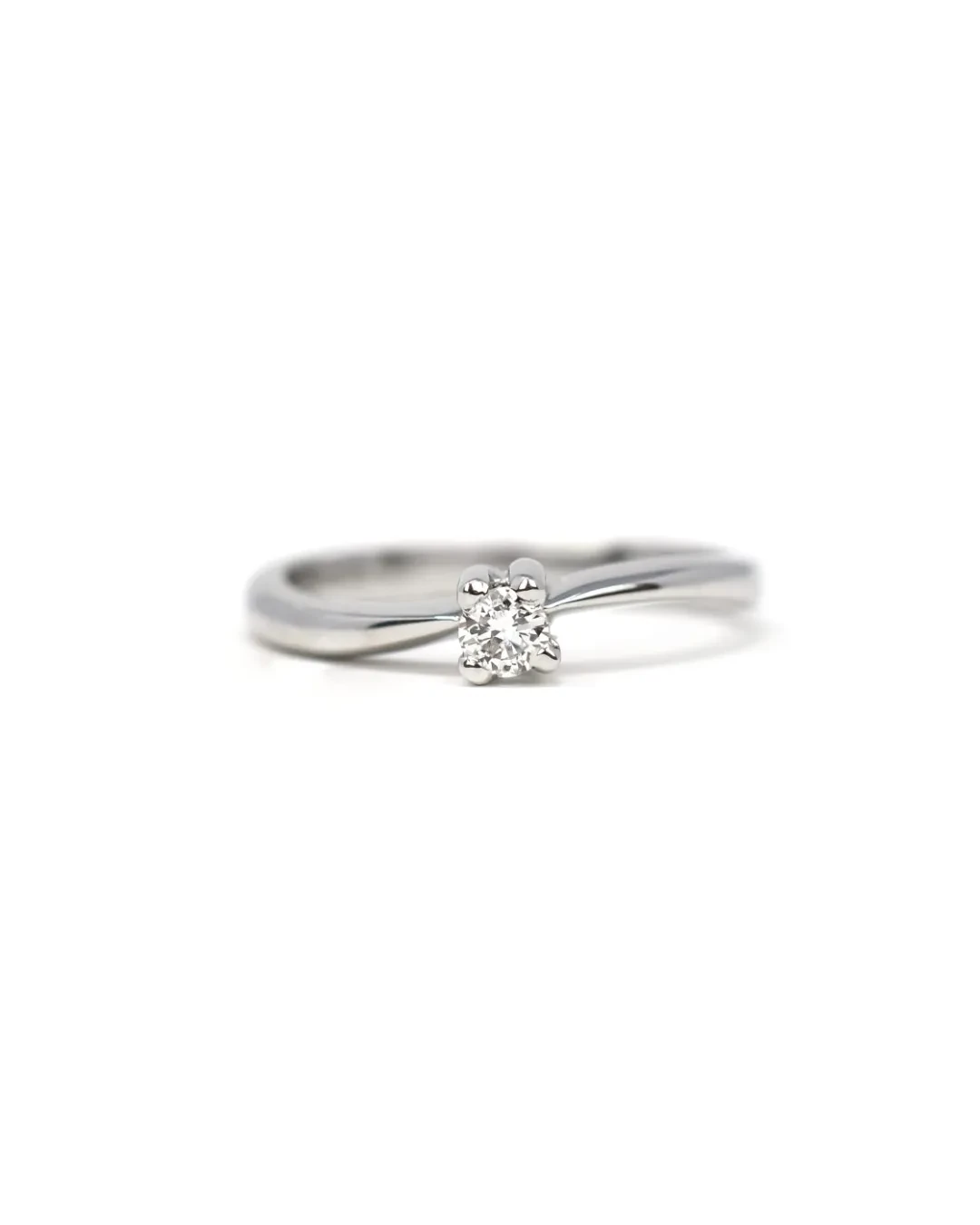 Anello con brillante