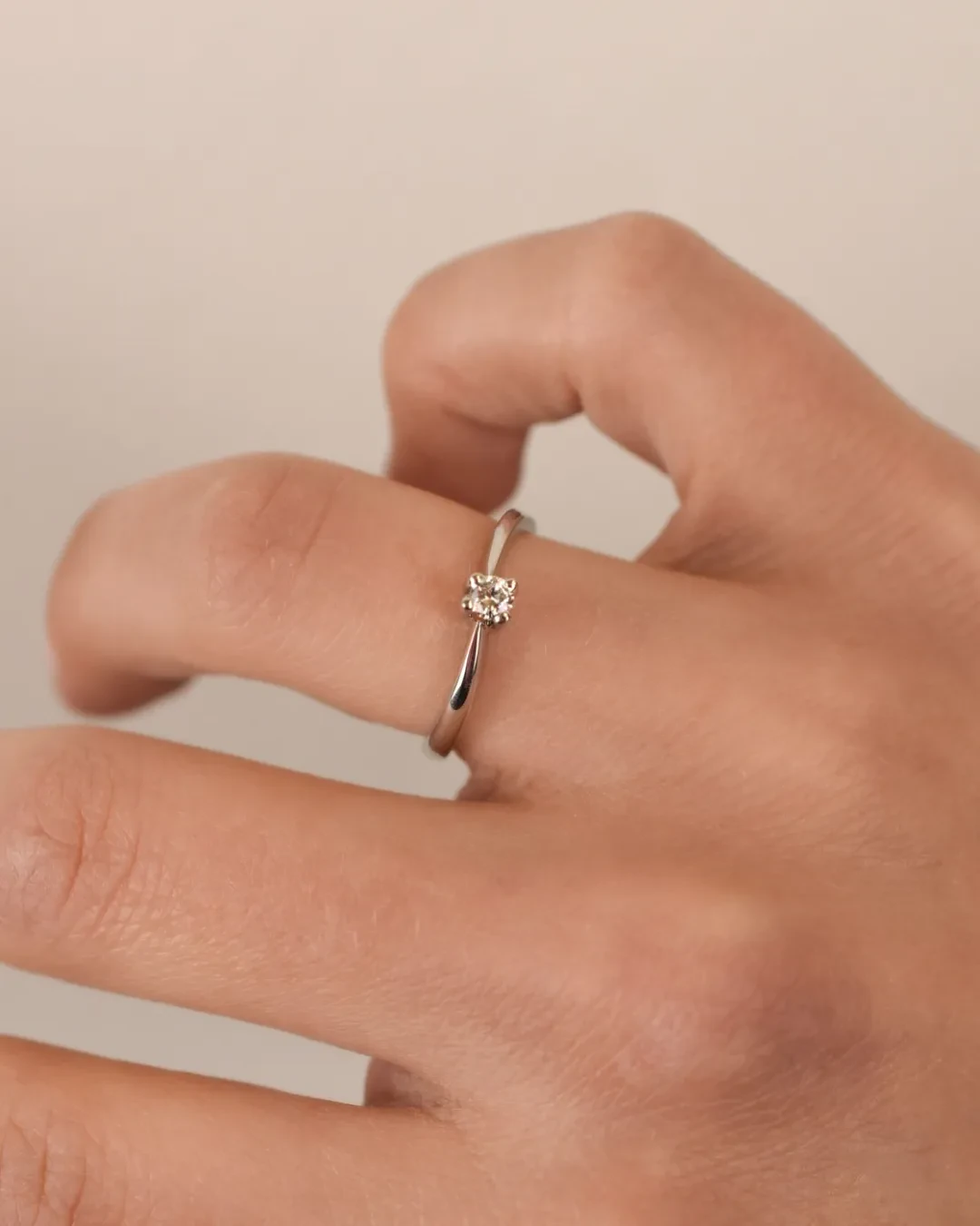 Anello con brillante
