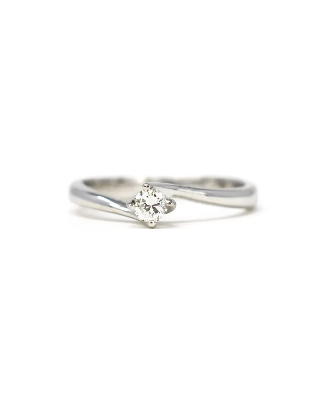 Anello con brillante