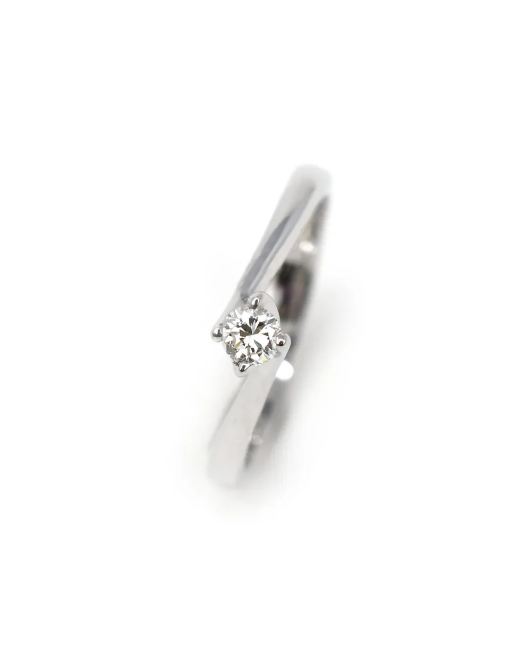 Anello con brillante
