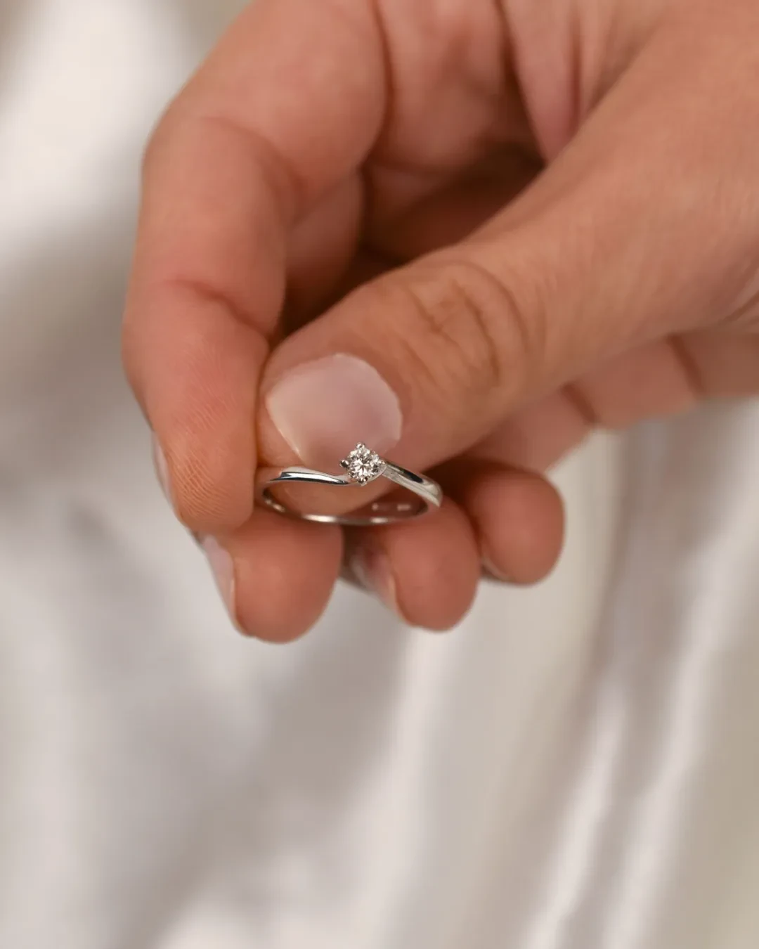 Anello con brillante