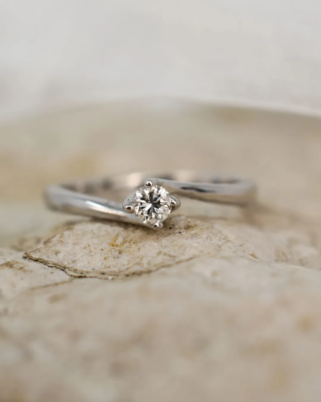 Anello con brillante