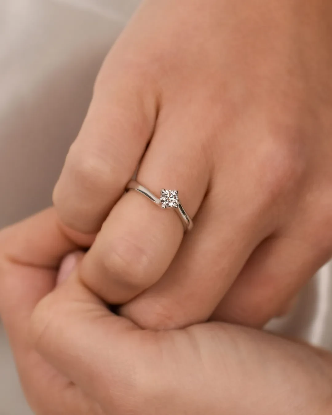 Anello con brillante da 0,26 ct