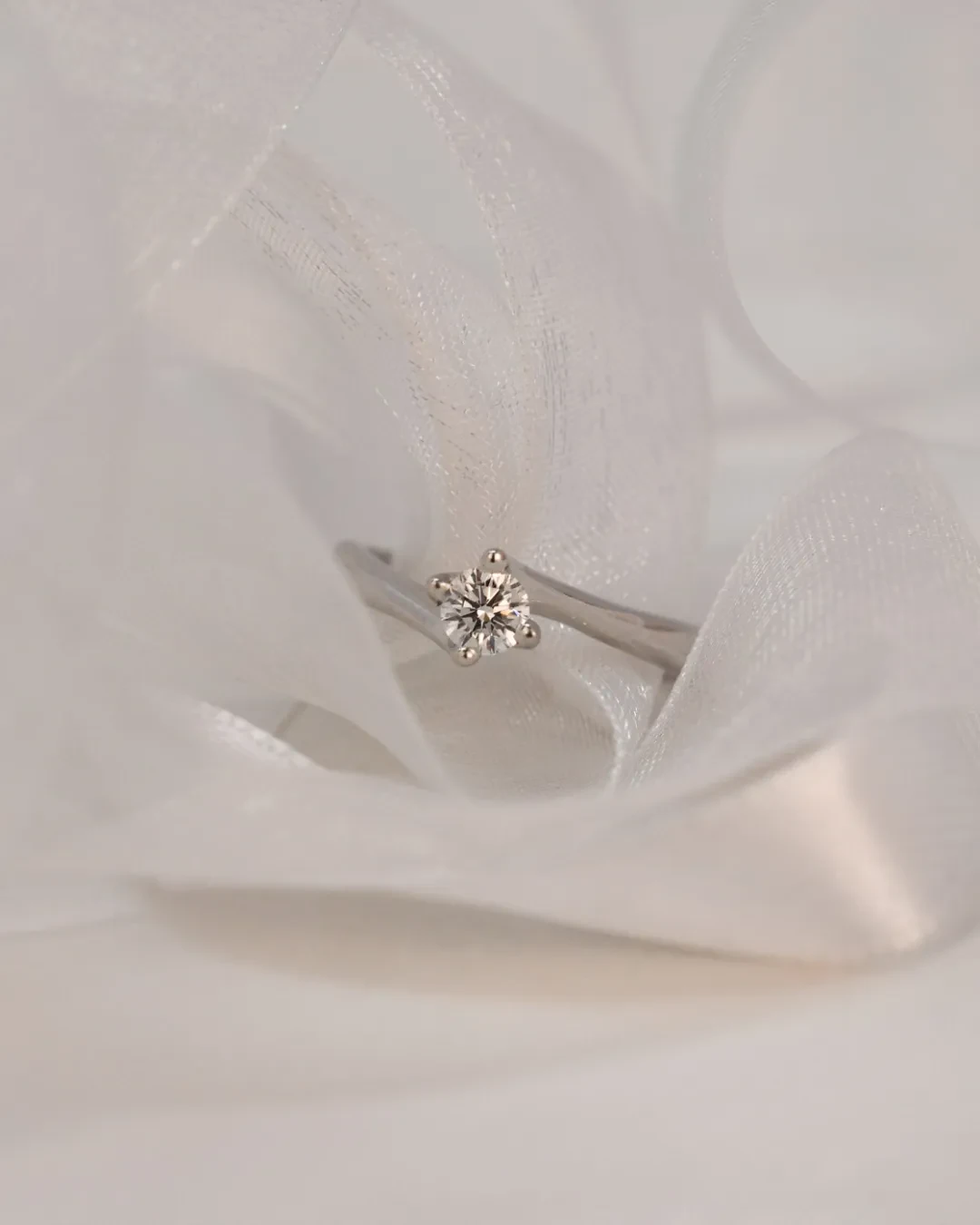 Anello con brillante da 0,26 ct