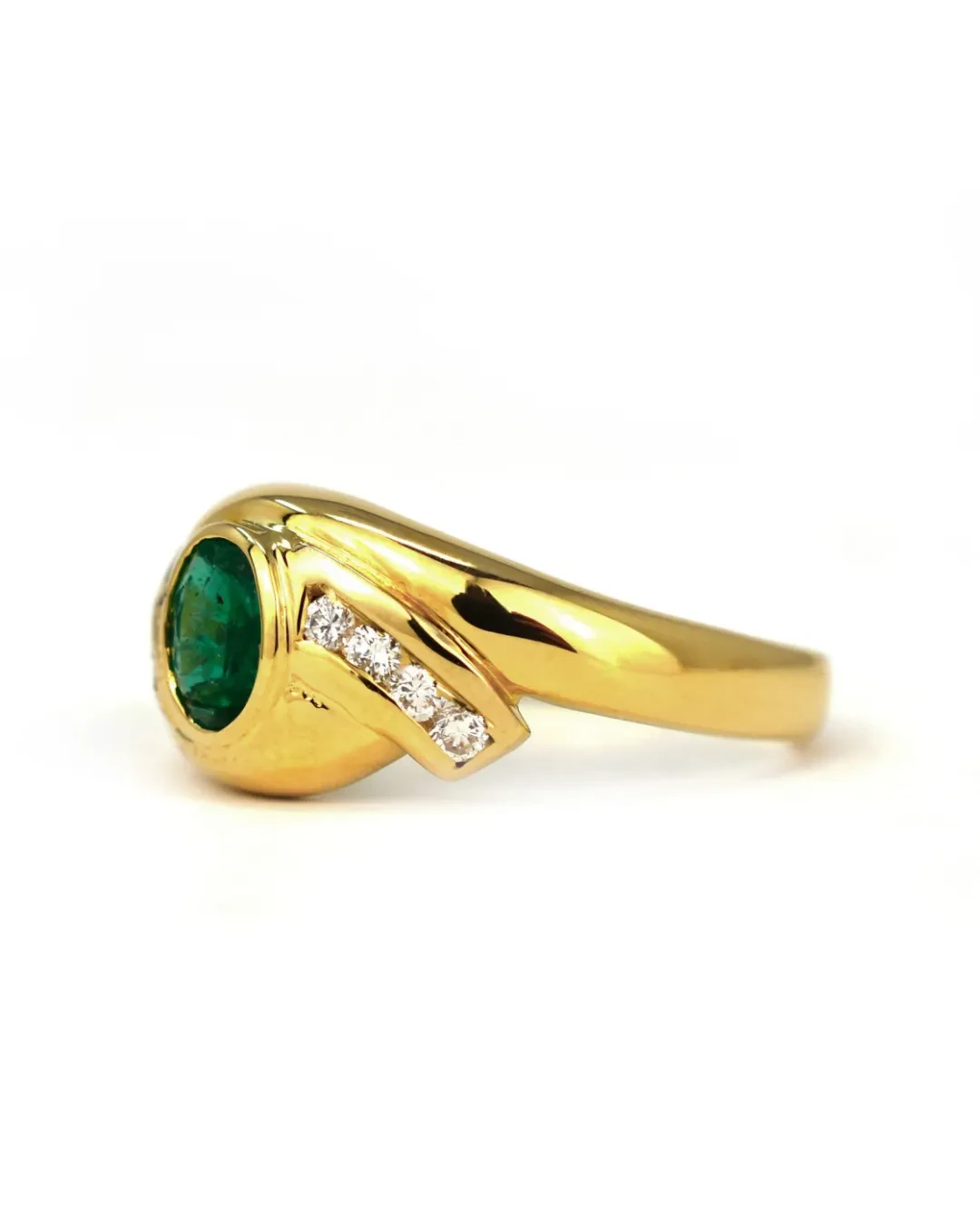 Anello fantasia con smeraldo e brillanti