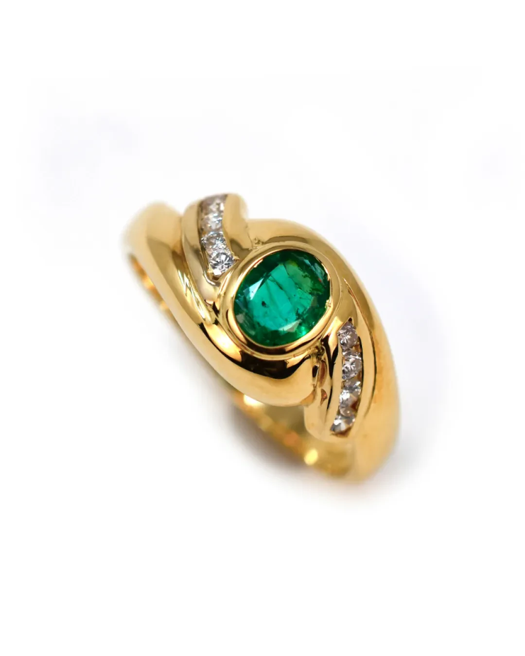 Anello fantasia con smeraldo e brillanti