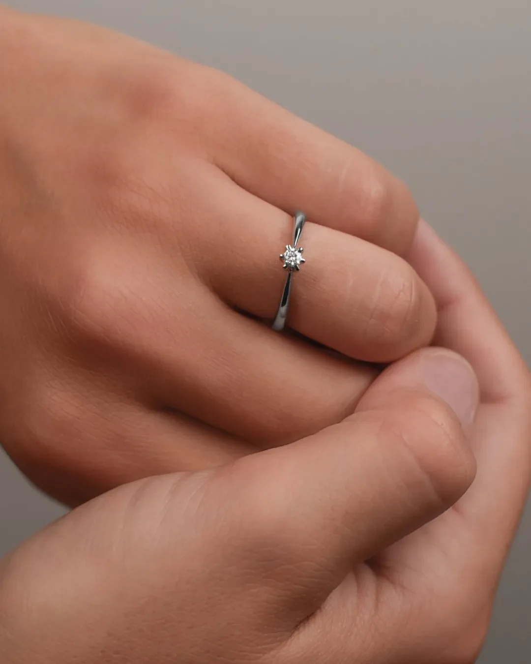 Anello solitario con brillante