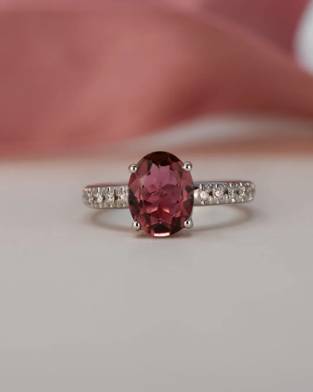 Anello tormalina rosa brasiliana 1,62 ct e brillanti
